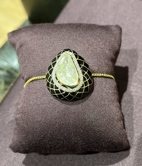 bracelet with pear-cut centerpiece